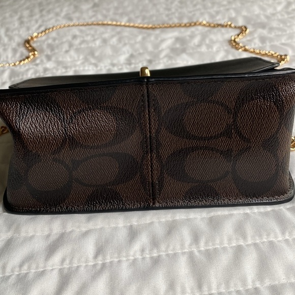 Coach crossbody bag with gold chain - Picture 2 of 7
